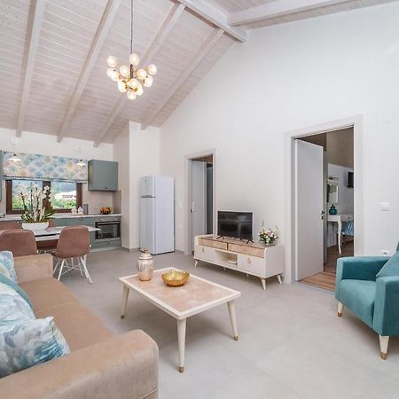 Vincenzo Suites Nydri  Buitenkant foto