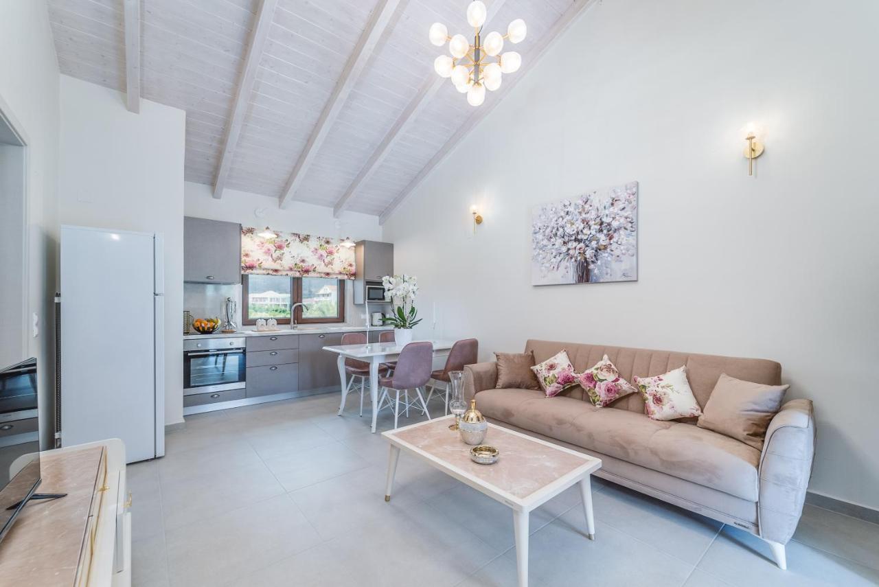 Vincenzo Suites Nydri  Buitenkant foto